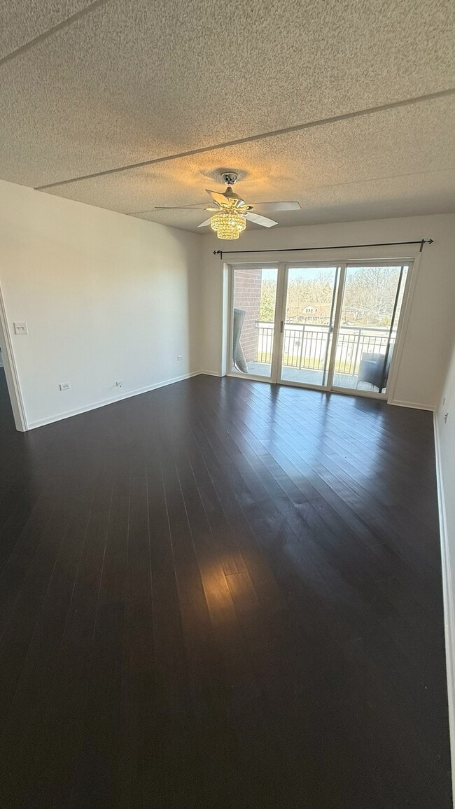 Family Room - 225 Main St Unit 408