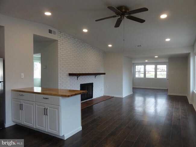 Photo - 7029 Woodley Ln