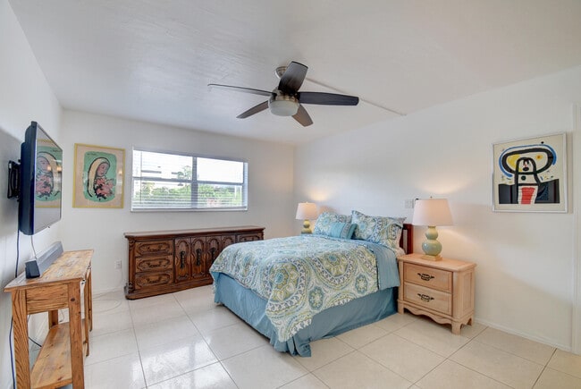 Photo - 550 SW 2nd Ave Unit 125