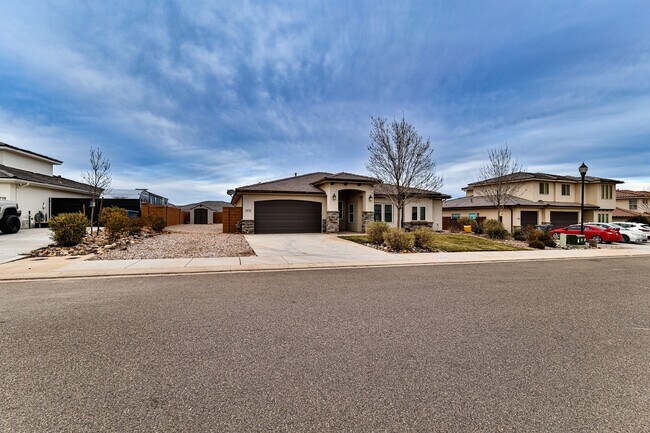 Photo - Comfort & Style: Spacious 3-Bed, PLUS LARGE OFFICE, 2-Bath Retreat in DESERT CANYON"