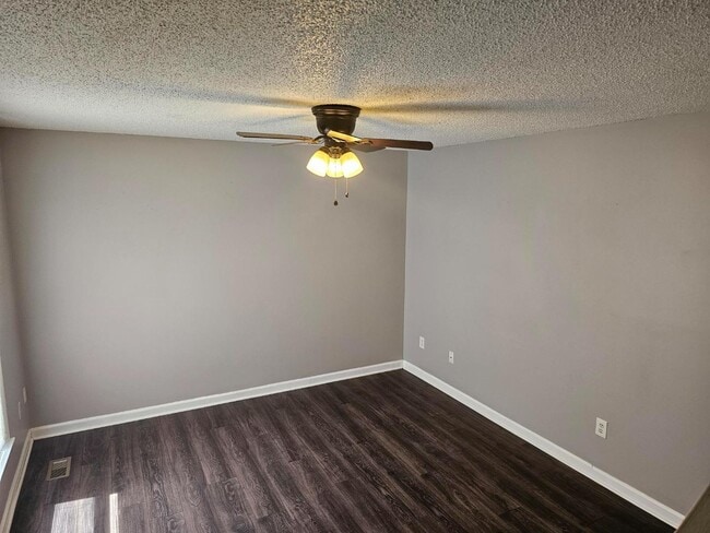 Photo - 321 Emerald Dr