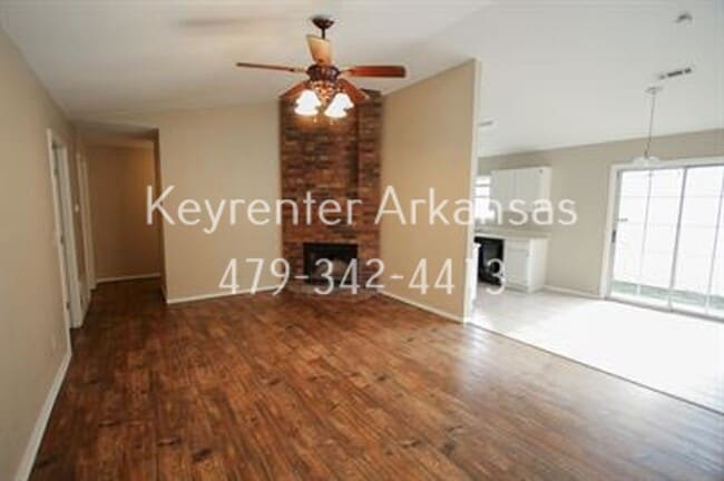 Photo - 736 W Poplar St