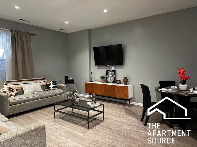 Building Photo - 811 S Kedzie Ave Unit GDN