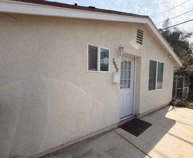 Building Photo - One-bedroom, one-bathroom apartment located in Riverside! Unit 3448