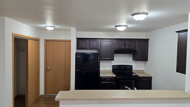 River Hills Apartments