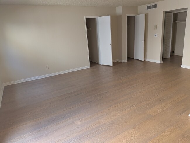 Photo - 3709 W Victory Blvd Unit G