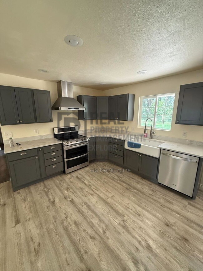 1533 3rd Ave W