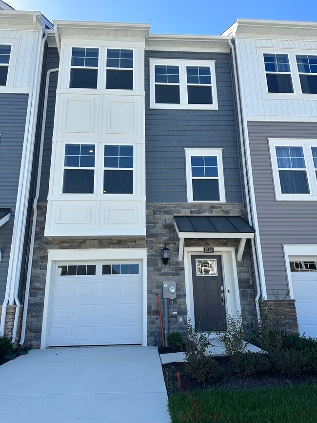 Building Photo - 2914 Winterberry Ln