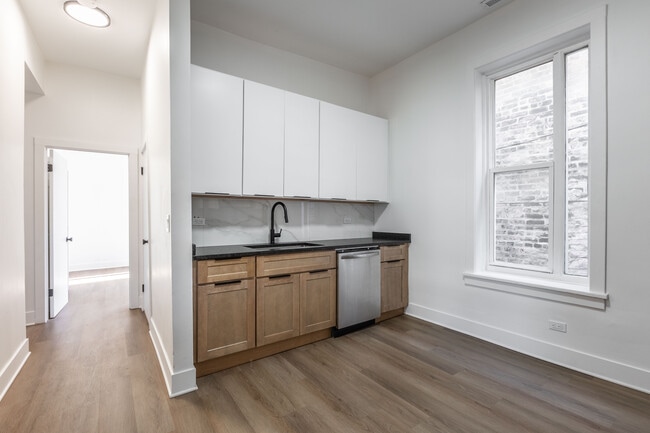 Photo - 3211 W Le Moyne St Unidad CH2