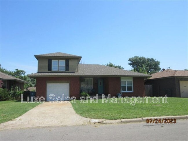 Building Photo - 221 E Kerr Dr