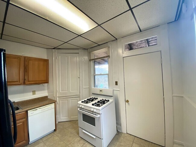 Photo - Newly Renovated 3 Bed, 1 Bath Unit in Pitcairn - Available January 10th!