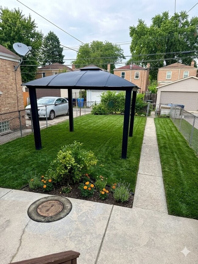 Photo - 6525 N Kedzie Ave