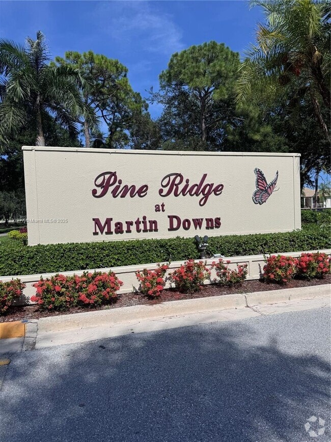 Building Photo - 2025 SW Silver Pine Way Unit 120-G1 Rental