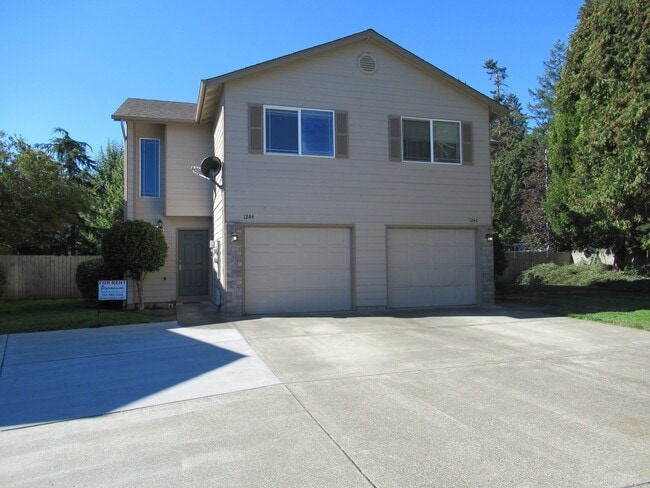 Building Photo - Large Three Bedroom Duplex in Keizer! Unit 1244