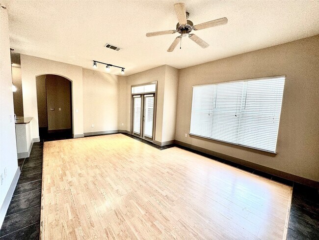 Building Photo - 3660 Richmond Ave. Unit 209 Rental