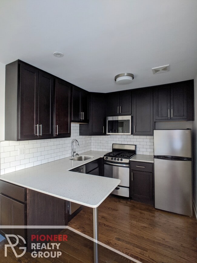 Photo - 524 W Oakdale Ave