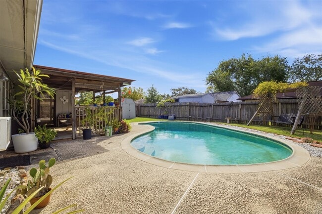 Photo - 6630 Harpers Dr