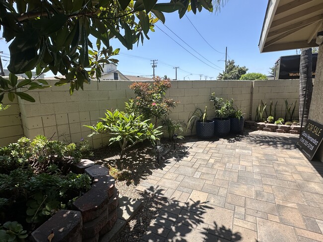 Building Photo - 14181 Goldenwest St Unit Apt #2