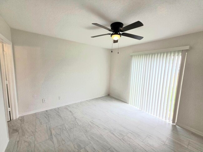 569 E Ridge Cir N