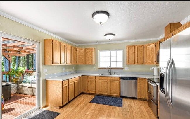 4831 Beverly Dr NE