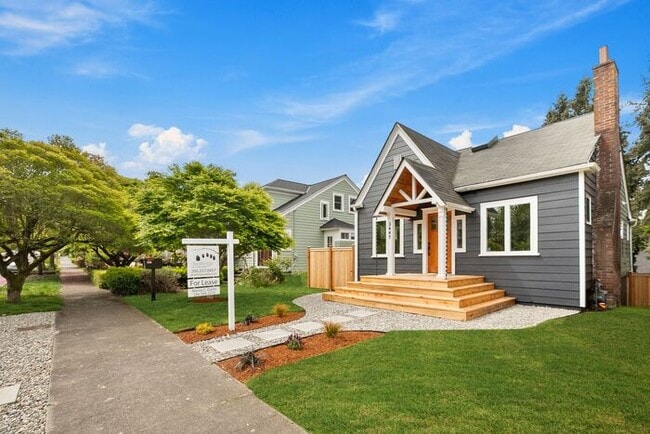 Building Photo - Gorgeous Remodeled West Seattle Craftsman w/ Air Conditioning