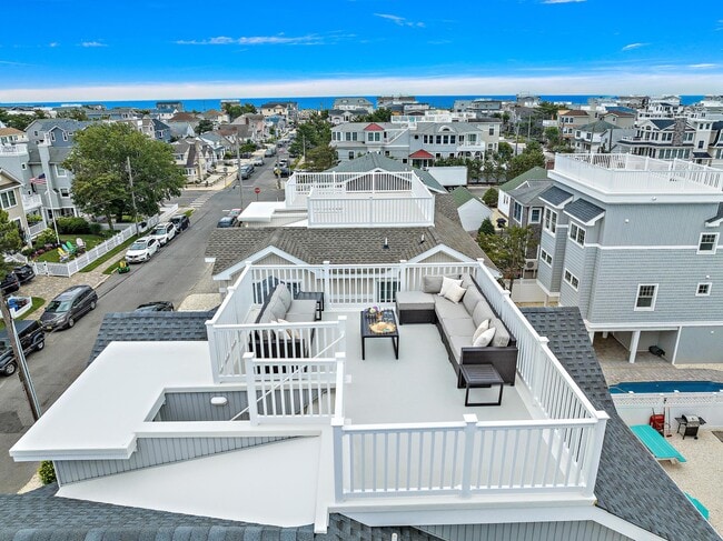 Photo - 10 E Delaware Ave