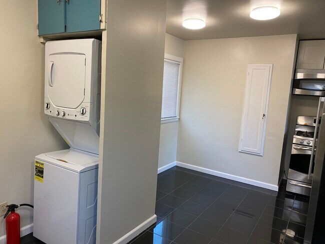 Photo - 293 Mather St Unidad A