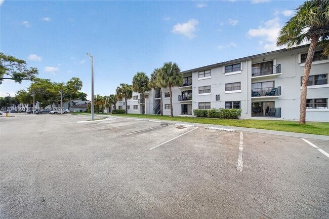 Photo - 7195 NW 179th St Unit 109