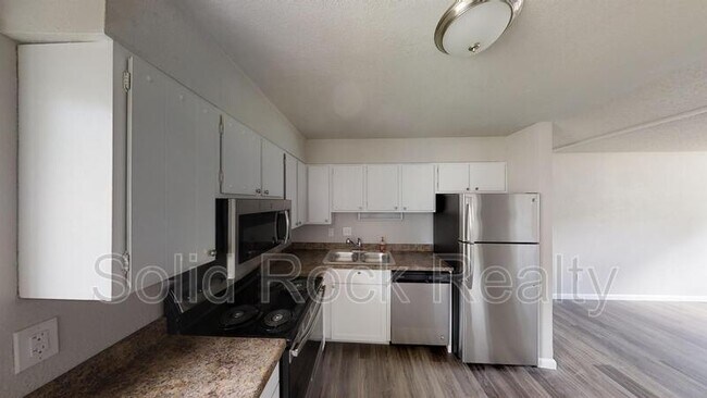 Photo - 2925 Straus Ln