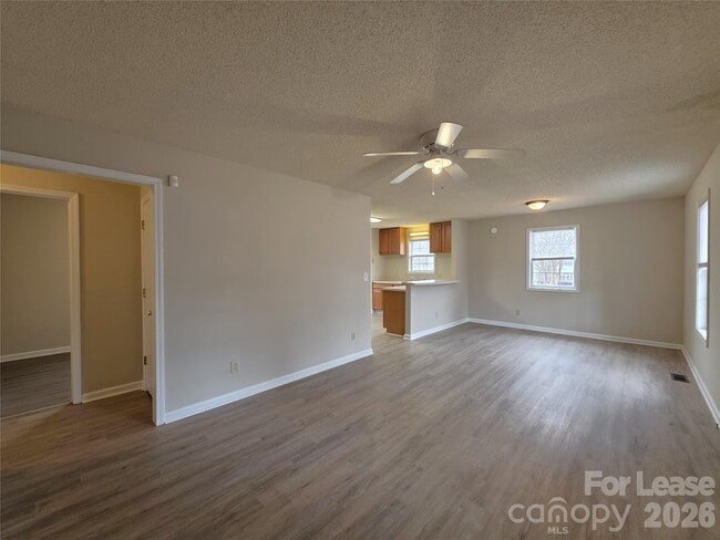 Photo - 9040 Reid St