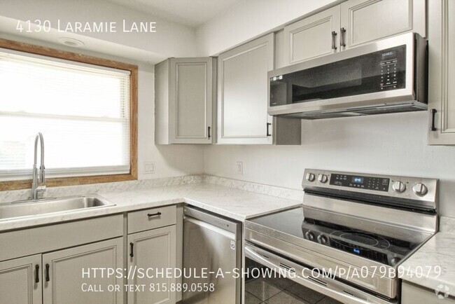 Building Photo - Newly Renovated 2 Bedroom Apt with Washer/...