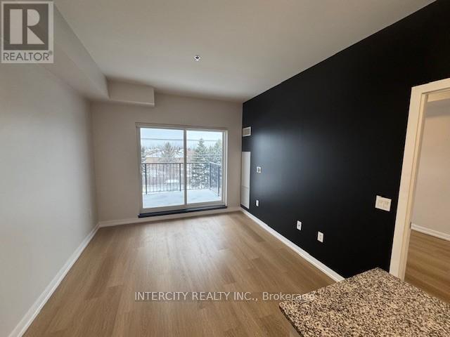 Photo - 430 Essa Rd Unité 312