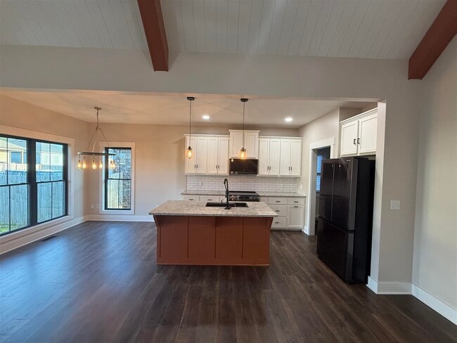 1184 County House Ln