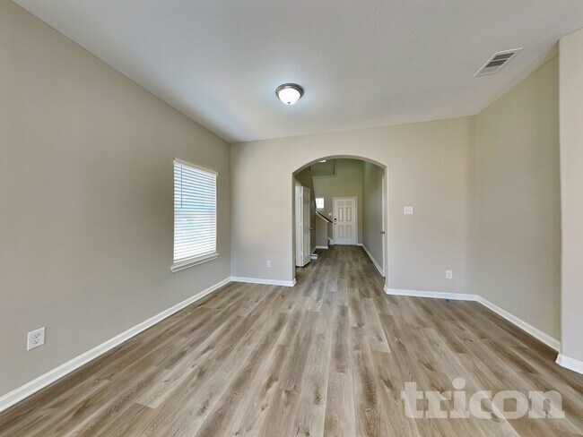 Photo - 5703 Straight Way