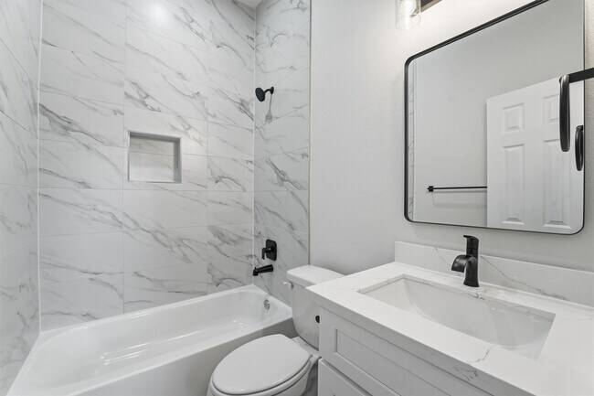 Photo - 4354 Clover St
