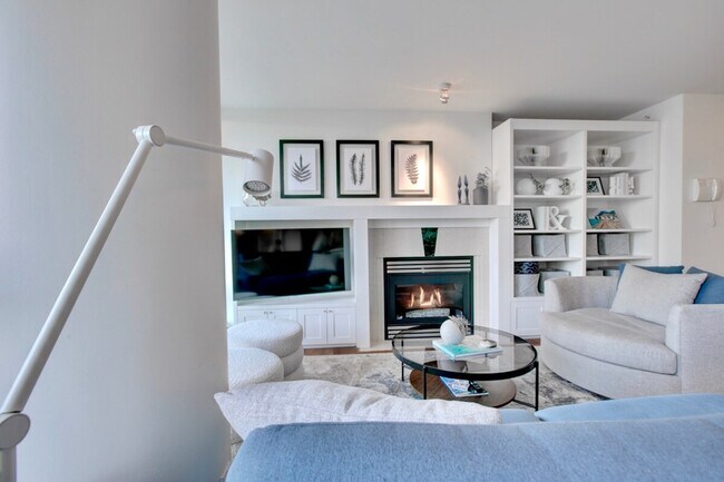 Photo - 1383 Marinaside Crescent Unit ID1345520P