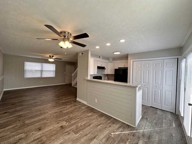 Photo - 2837 Louisville Rd Unit Apt C