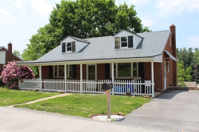 Building Photo - Single Family Home