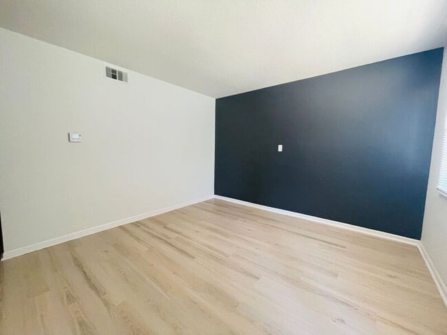 Photo - 1406 Magnolia W