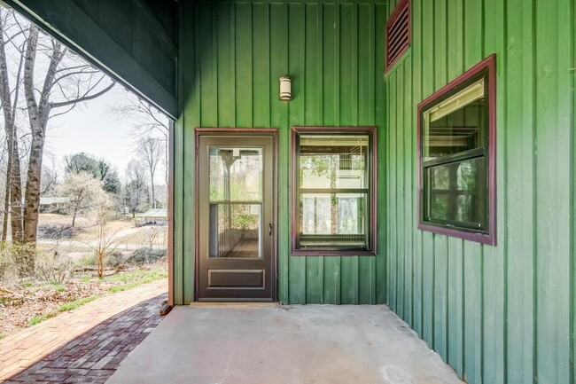 Building Photo - 42 Arminda St