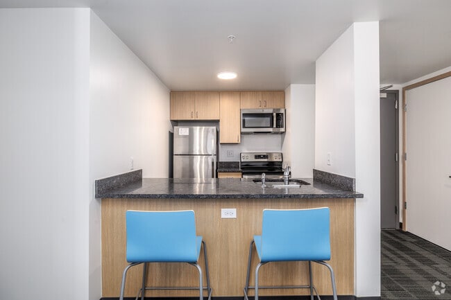 3BR, 3BA - 870SF - Dining Area - Central Collegetown - Catherine Commons