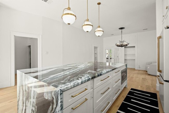 Photo - 1604 Nickerson St