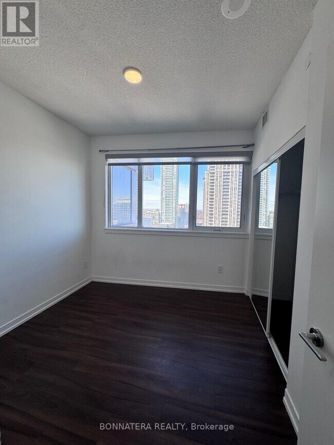 Photo - 4065 Confederation Pkwy Unit 2004