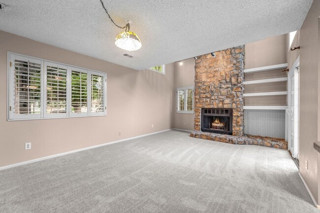 Photo - 2 Bed 2 Bath  in Heather Ridge Unidad A Rental