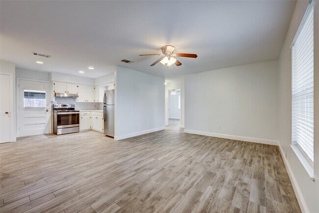 Building Photo - 2701 St Edwards Cir
