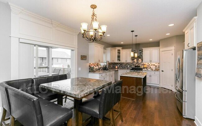 Photo - 760 NE Traverse Dr