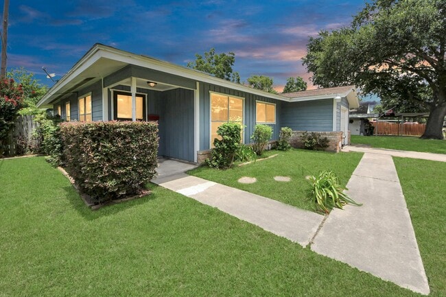 Building Photo - 1324 Bennett Dr Rental