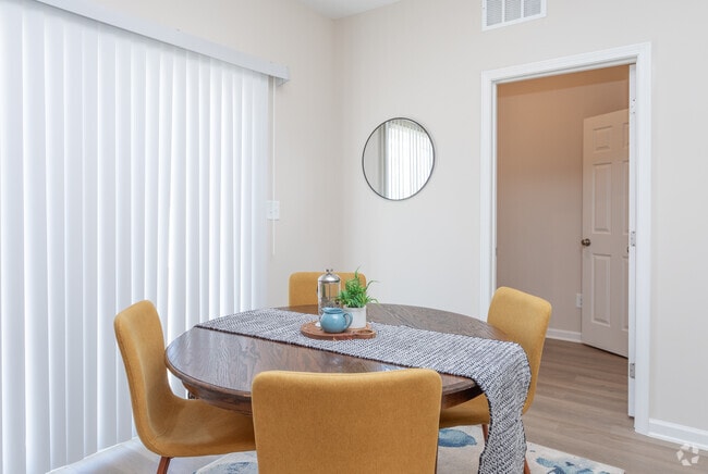 3BR, 2.5BA - 1410SF Duxbury - Dining Area