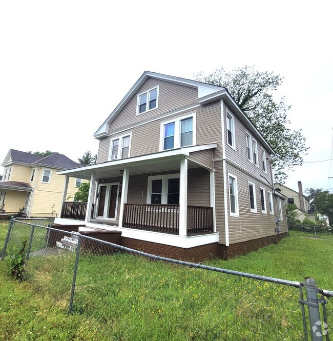 Building Photo - Nicely Updated 2 Bedroom Duplex, Portsmout... Rental