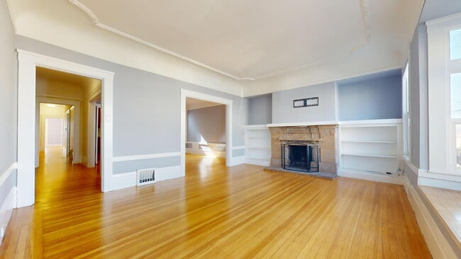 Photo - SPACIOUS 2BR + 1 BA WITH BONUS SUNROOM AND IN- UNIT LAUNDRY IN THE RICHMOND.
